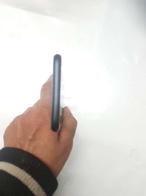 iPhone 7 32GB, MINT CONDITION,BLACK,CHARGER AND USB CABLE, 10/10