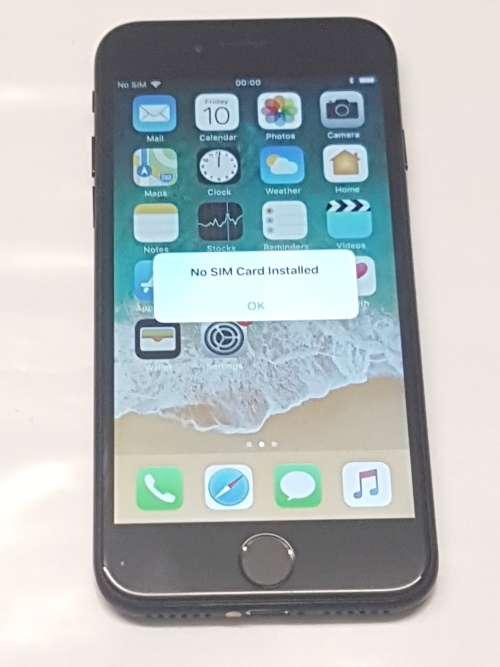 iPhone 7 32GB, MINT CONDITION,BLACK,CHARGER AND USB CABLE, 10/10