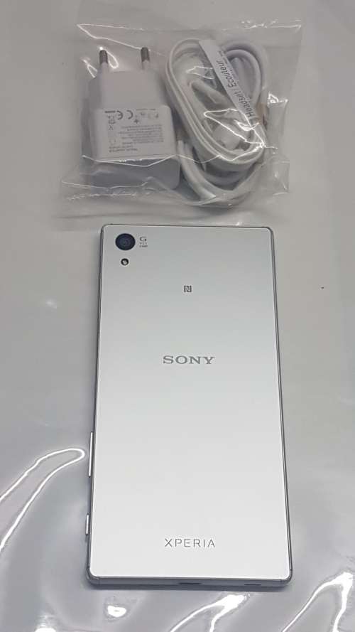 SONY EXPERIA Z5(BIG),SILVER,LOCAL,10/10 WITH USB CABLE AND CHARGER,
