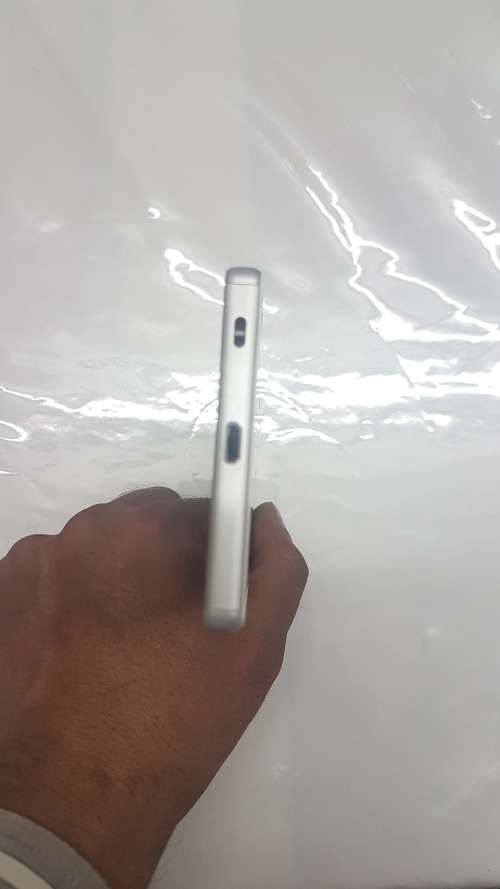 SONY EXPERIA Z5(BIG),SILVER,LOCAL,10/10 WITH USB CABLE AND CHARGER,