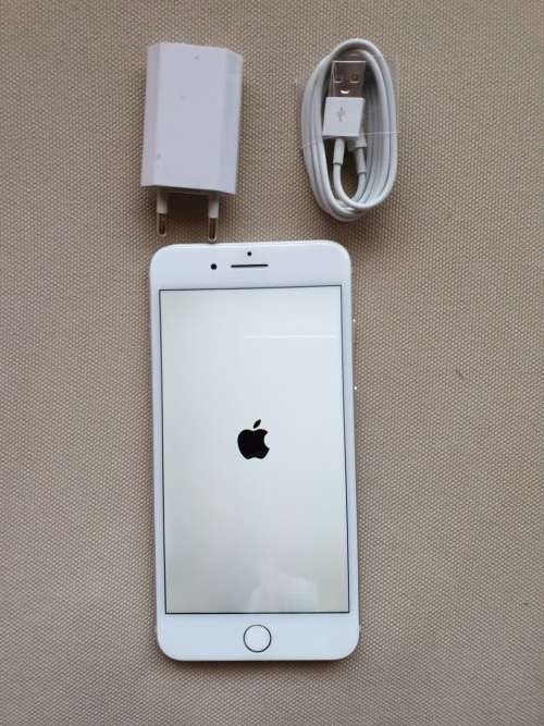 iPhone 7 PLUS 128GB, BRAND NEW CONDITION,SILVER,CHARGER AND USB CABLE, 10/10