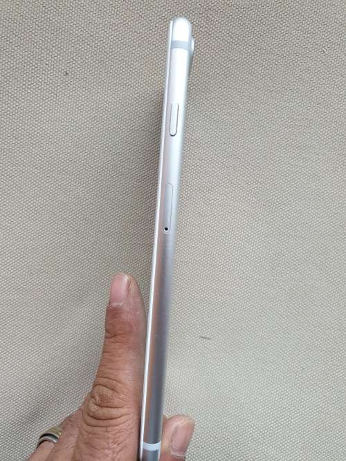 iPhone 7 PLUS 128GB, BRAND NEW CONDITION,SILVER,CHARGER AND USB CABLE, 10/10