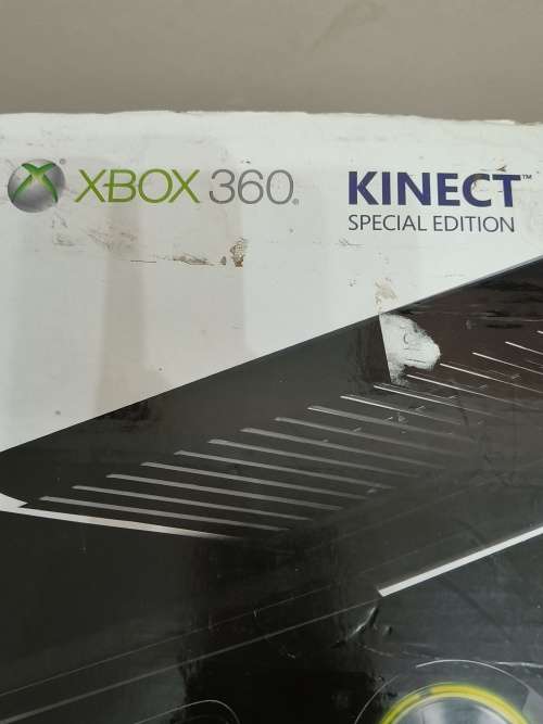 XBOX 360 SPECIAL EDITION WITH KINECT, 250GB, 3 X GAMES, USED FOR 1 WEEK,9.9/10 CONDITION.