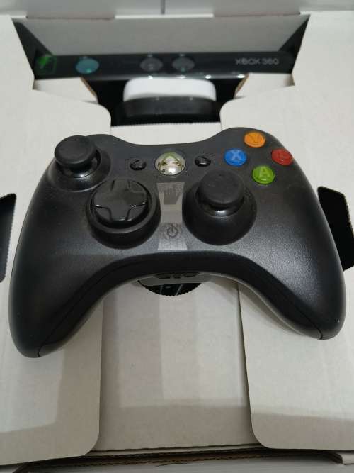 XBOX 360 SPECIAL EDITION WITH KINECT, 250GB, 3 X GAMES, USED FOR 1 WEEK,9.9/10 CONDITION.