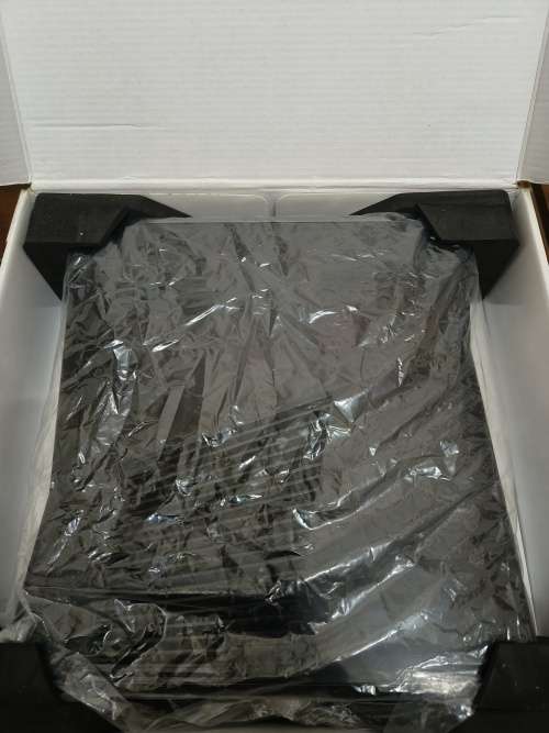 XBOX 360 SPECIAL EDITION WITH KINECT, 250GB, 3 X GAMES, USED FOR 1 WEEK,9.9/10 CONDITION.