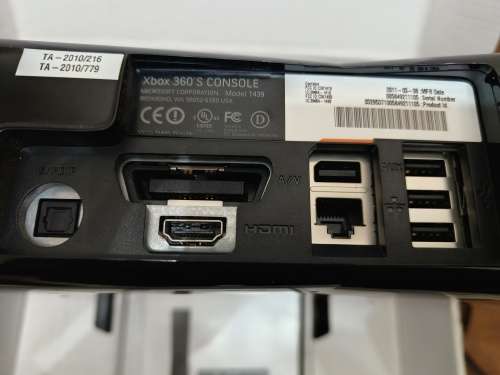 XBOX 360 SPECIAL EDITION WITH KINECT, 250GB, 3 X GAMES, USED FOR 1 WEEK,9.9/10 CONDITION.