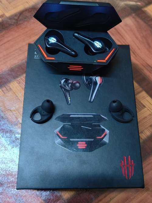 REDMAGIC TWS GAMING EARBUDS - BLACK WITH FLASHING RED LIGHTS.