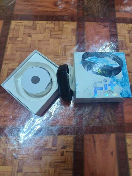 SAMSUNG FIT SM-R370N, BOX, CHARGER LOST.