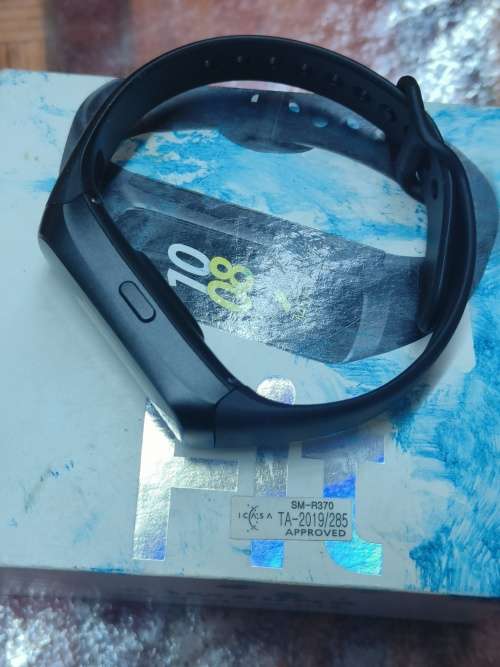 SAMSUNG FIT SM-R370N, BOX, CHARGER LOST.