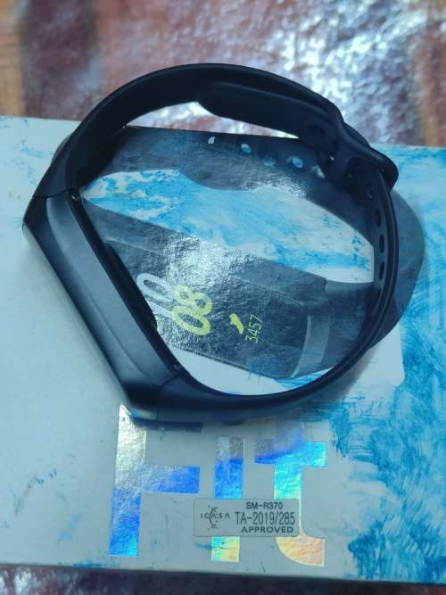 SAMSUNG FIT SM-R370N, BOX, CHARGER LOST.