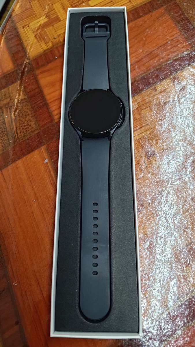 SAMSUNG WATCH 5 44MM LTE, GRAPHITE,BOX AND CHARGER.