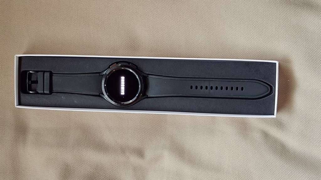 SAMSUNG WATCH 4 CLASSIC 46MM LTE, BLACK, BOX AND CHARGER. EXCELLENT CONDITION.