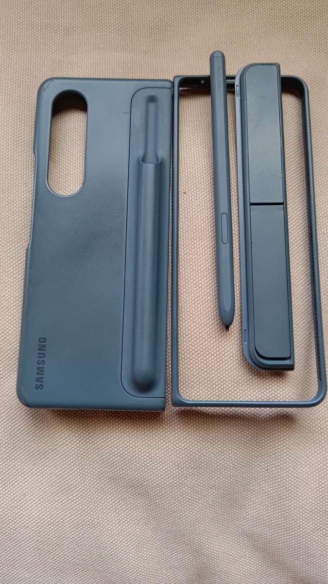 ORIGINAL SAMSUNG FOLD 4 PROTECTIVE POUCH, S-PEN AND TABLE STAND COMBO.