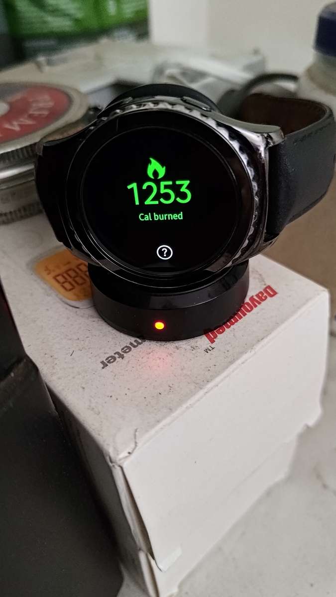 SAMSUNG GEAR S2 CLASSIC 42MM, BLACK WITH CHARGER.