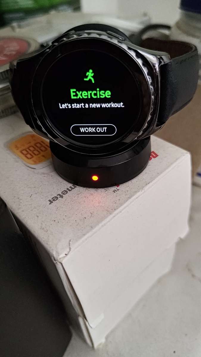 SAMSUNG GEAR S2 CLASSIC 42MM, BLACK WITH CHARGER.