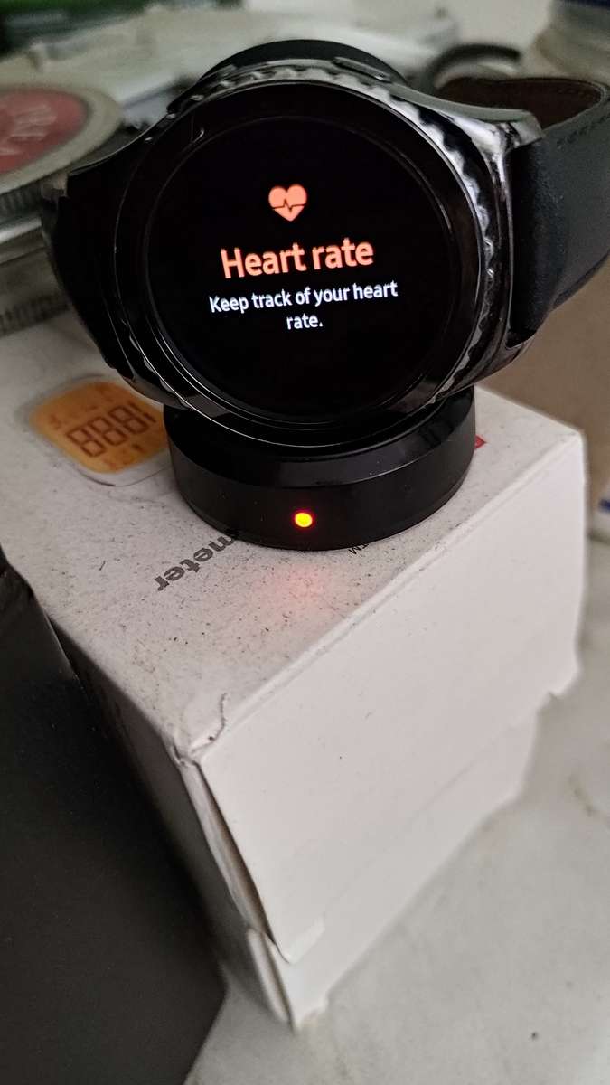 SAMSUNG GEAR S2 CLASSIC 42MM, BLACK WITH CHARGER.