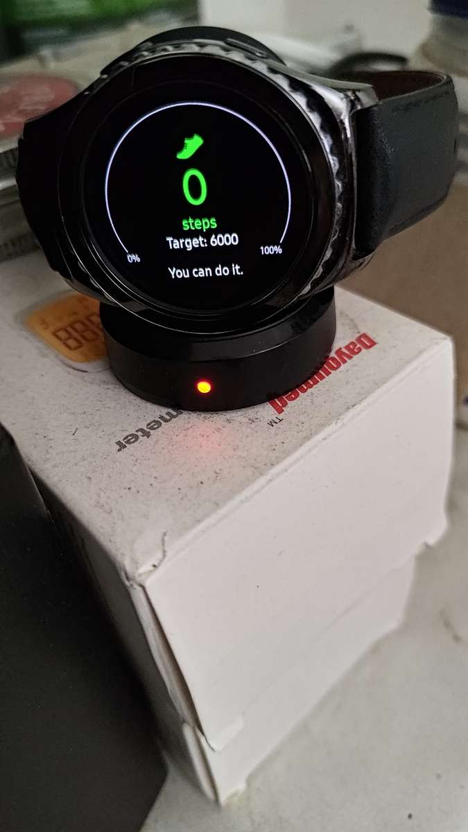 SAMSUNG GEAR S2 CLASSIC 42MM, BLACK WITH CHARGER.