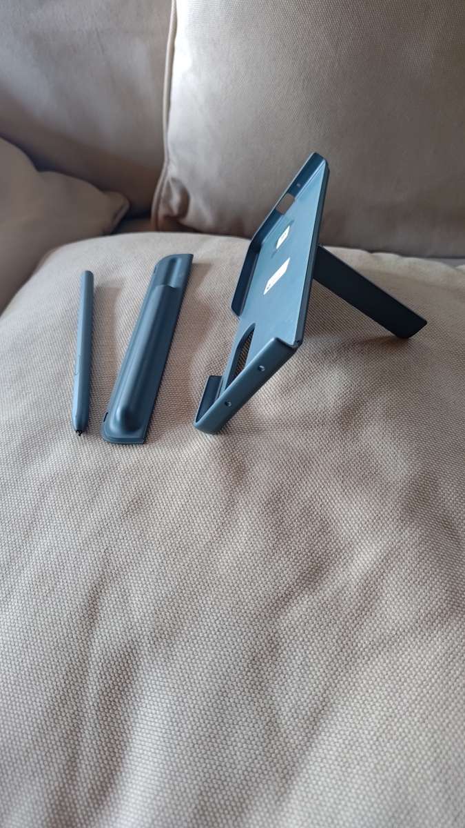 ORIGINAL SAMSUNG FOLD 4 PROTECTIVE POUCH, S-PEN AND TABLE STAND COMBO.