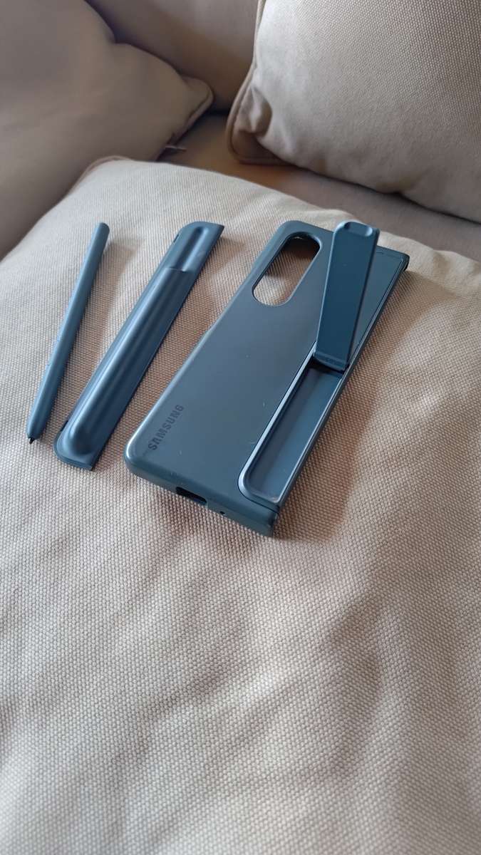 ORIGINAL SAMSUNG FOLD 4 PROTECTIVE POUCH, S-PEN AND TABLE STAND COMBO.