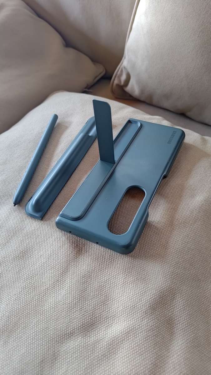 ORIGINAL SAMSUNG FOLD 4 PROTECTIVE POUCH, S-PEN AND TABLE STAND COMBO.