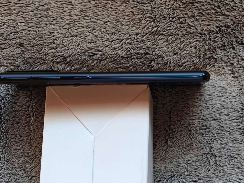 LATE ENTRY BARGAIN -  Samsung S20fe, PRESTINE  condition.