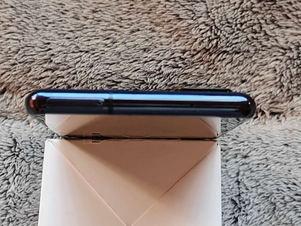 LATE ENTRY BARGAIN -  Samsung S20fe, PRESTINE  condition.