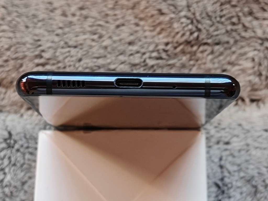 LATE ENTRY BARGAIN -  Samsung S20fe, PRESTINE  condition.