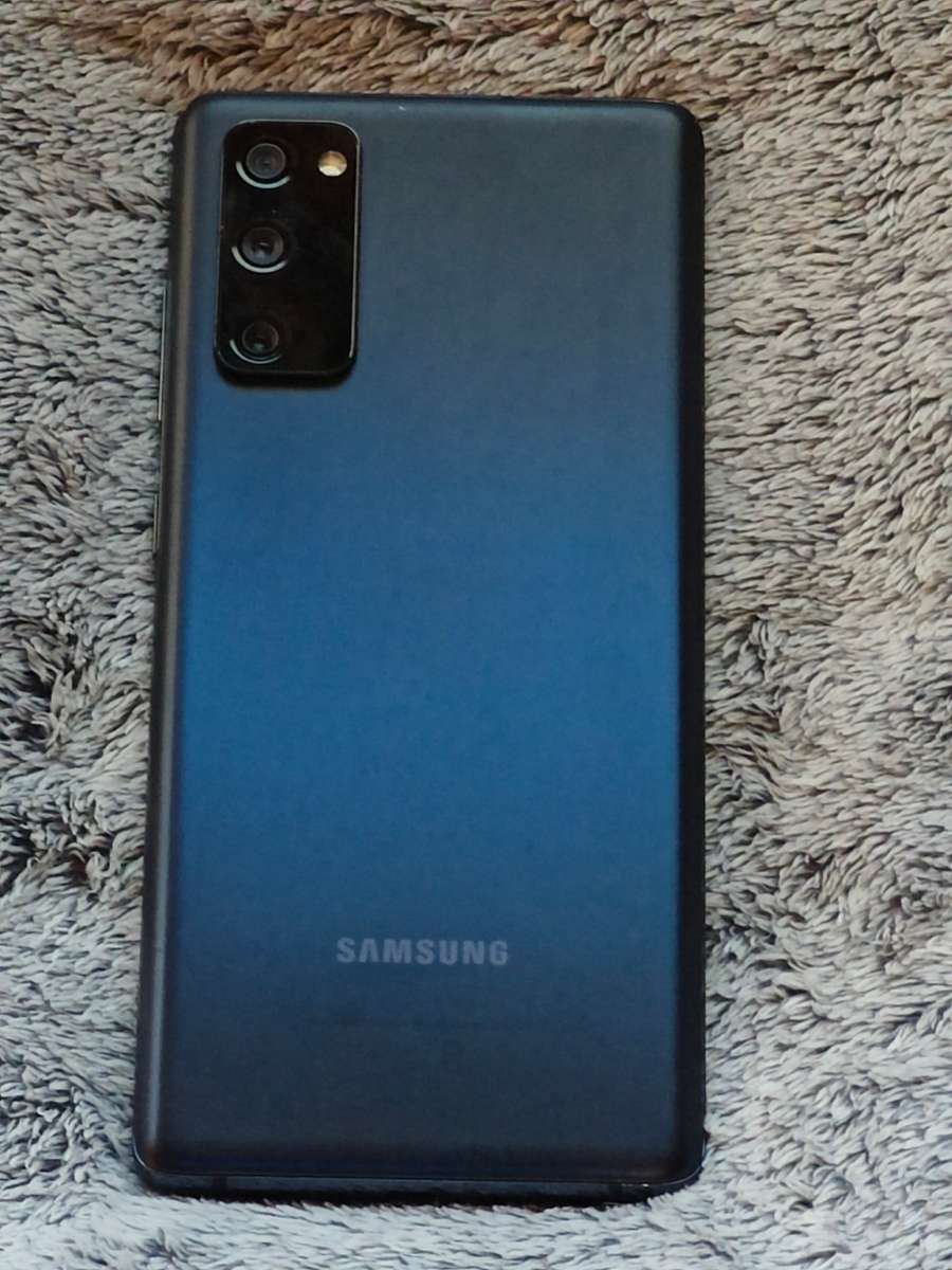 LATE ENTRY BARGAIN -  Samsung S20fe, PRESTINE  condition.