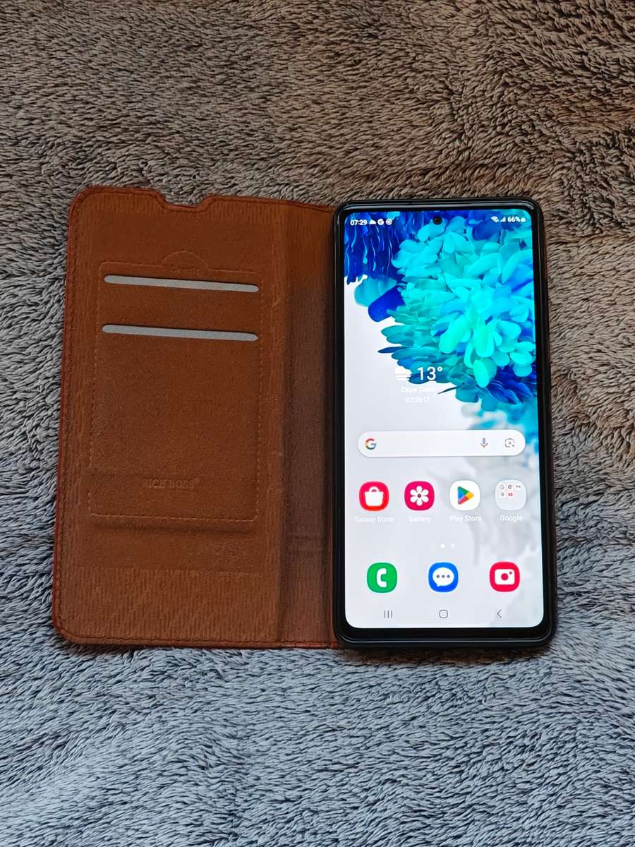 LATE ENTRY BARGAIN -  Samsung S20fe, PRESTINE  condition.