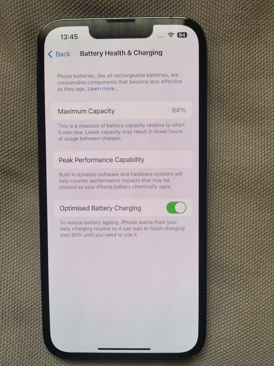 iPHONE 13 PRO 1TB, CABLE, NEW GLASS PROTECTOR AND NEW POUCH. 9.9/10