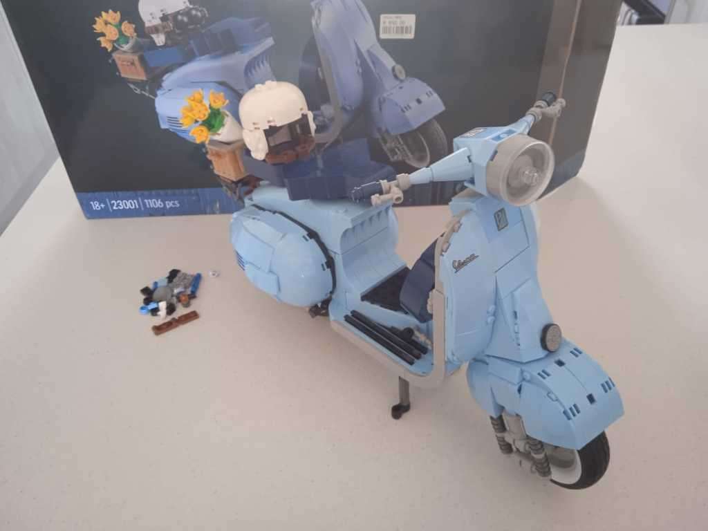 Building blocks - Vespa scooter