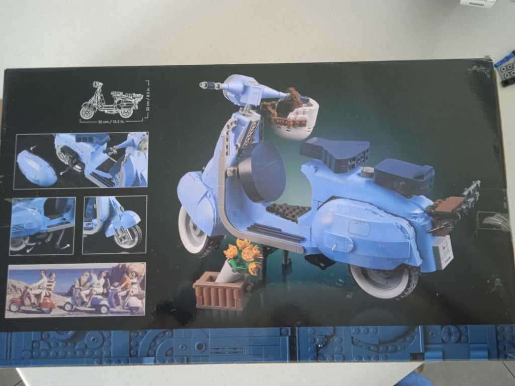 Building blocks - Vespa scooter