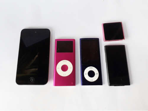 Lot of ipods for parts or repair