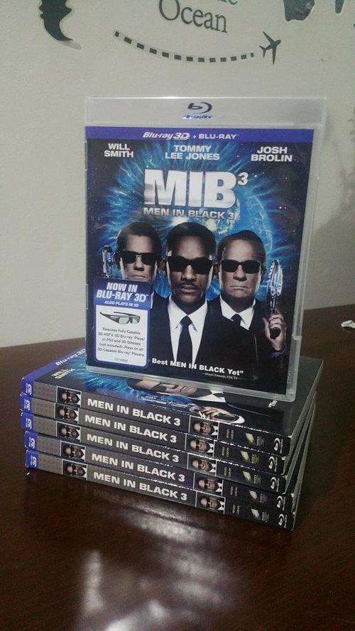 MEN IN BLACK 3 BLU RAY AND BLU RAY 3D DISC DOUBLE SET