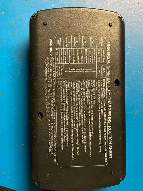 Universal Ni-MH Battery Charger