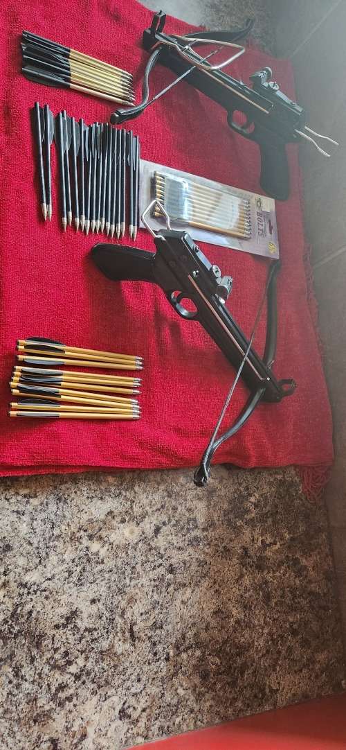 2xMini Crossbows with 44 Assorted Arrows