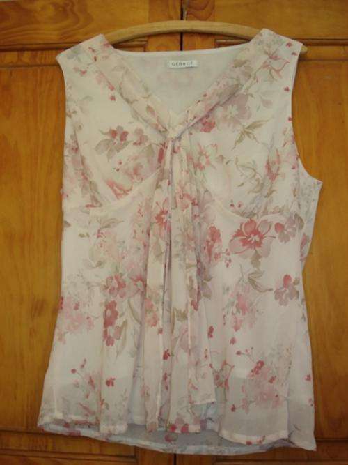 *CLEARANCE SALE*  UK Import - George floral light summery top size 44