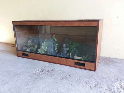 Reptile Enclosure (Complete with Plants and fittings)