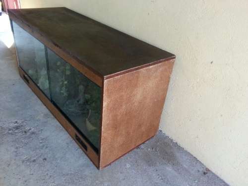 Reptile Enclosure (Complete with Plants and fittings)