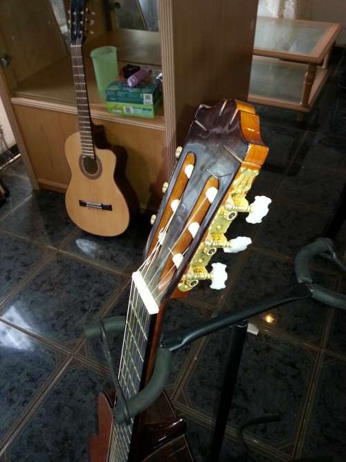 Yamaha Solid Spruce Classical Guitar (CG150SA) incl Stand.