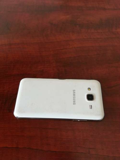 Samsung J500 (Screen Cracked)