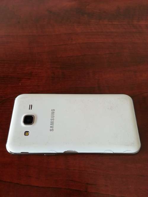 Samsung J500 (Screen Cracked)