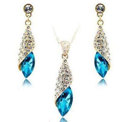 LOCAL STOCK  MADE WITH SWAROVSKI ELEMENTS  CRYSTAL EARRING PENDANTS JEWELLERY SET