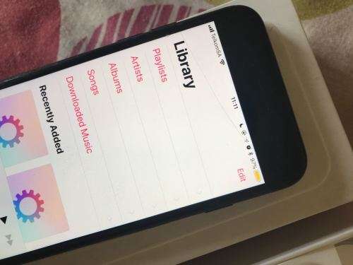 iPhone 7 matte black 32GB with fine crack on screen (GREAT condition)