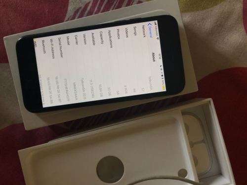 iPhone 7 matte black 32GB with fine crack on screen (GREAT condition)