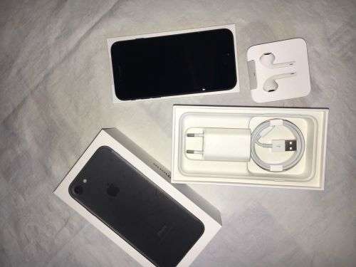 iPhone 7 Matte Black(32GB capacity) *EXCELLENT CONDITION * 9.5/10, comes with BOX and ACCESSORIES