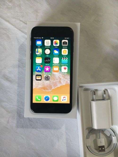 iPhone 7 Matte Black(32GB capacity) *EXCELLENT CONDITION * 9.5/10, comes with BOX and ACCESSORIES