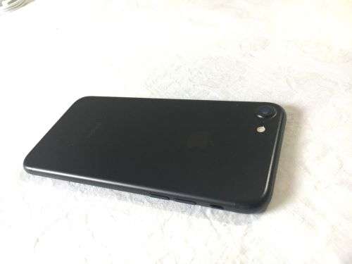iPhone 7 Matte Black(32GB capacity) *EXCELLENT CONDITION * 9.5/10, comes with BOX and ACCESSORIES