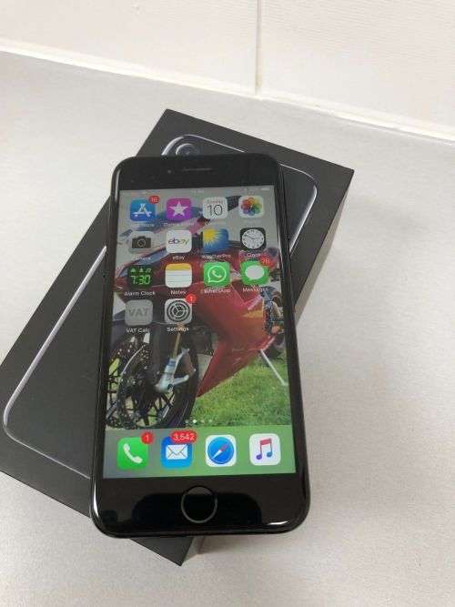 iPhone 7 Jet Black(128GB capacity) *EXCELLENT CONDITION * 9/10, comes with BOX and ALL ACCESSORIES