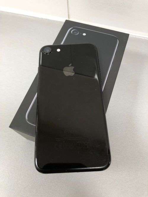 iPhone 7 Jet Black(128GB capacity) *EXCELLENT CONDITION * 9/10, comes with BOX and ALL ACCESSORIES